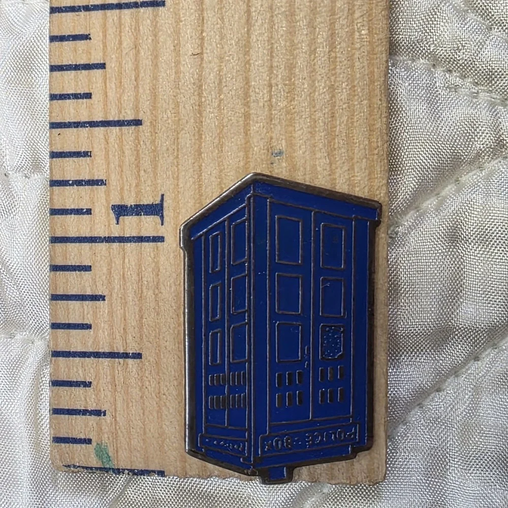 Police Box Dr Who Tardis Badge Police Box Metal Enamel Pin